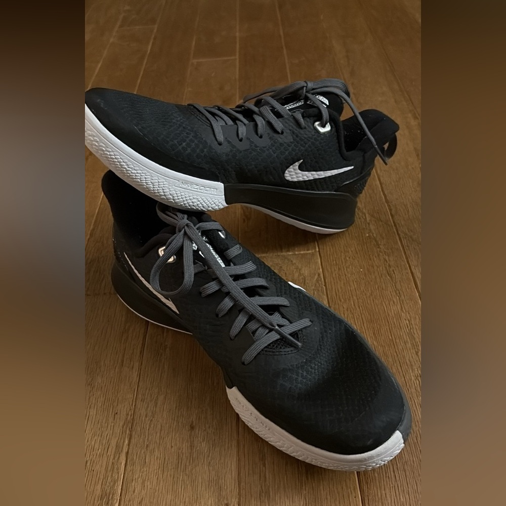 Nike Mamba FocusYB Basketball Shoes